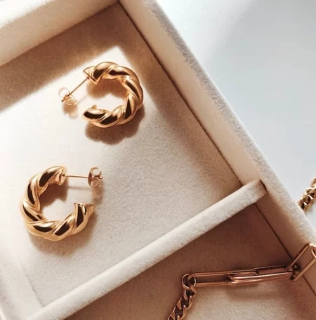 croissant-earrings-lara-prasseur-gold